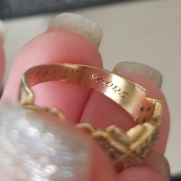 Beautiful 14k solid gold band ring w/diamonds Melisa's Finally yours - Picture 16 of 17